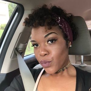 Meet your Posher, Latrena